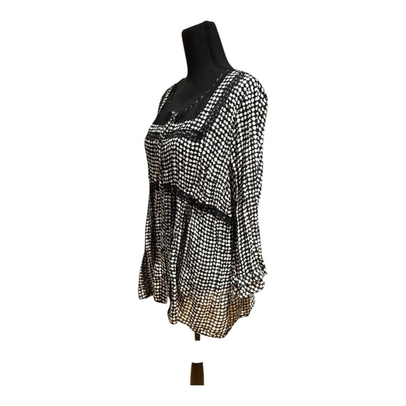 Black and White Women's Top - Picture 3 of 5